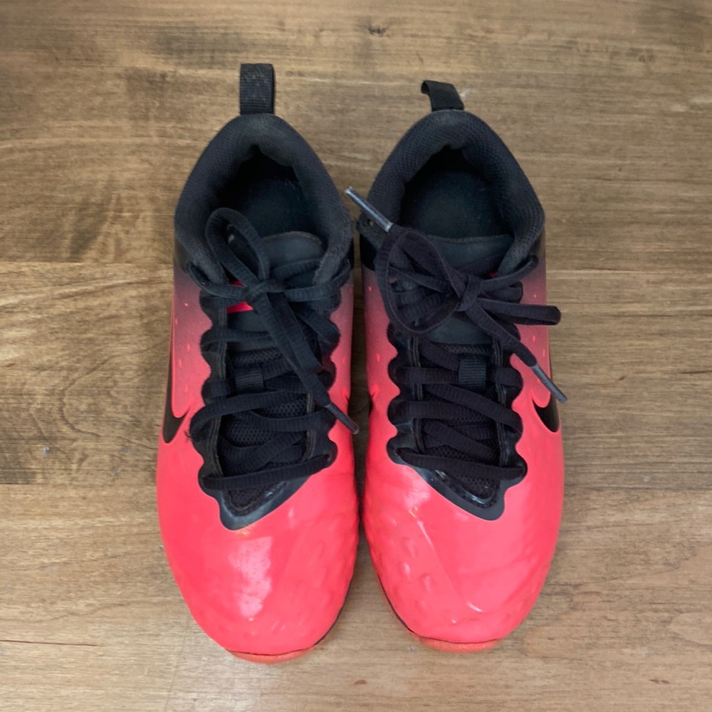 Nike girls cleats. Little girl size 13.